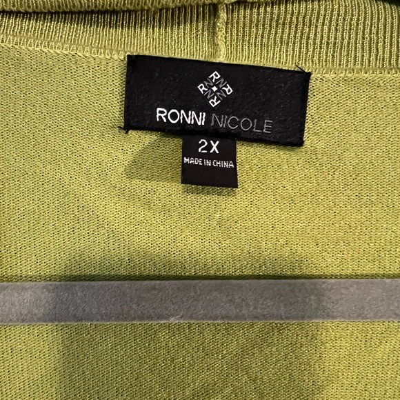 Ronni Nicole Shrug 2X - Picture 3 of 4